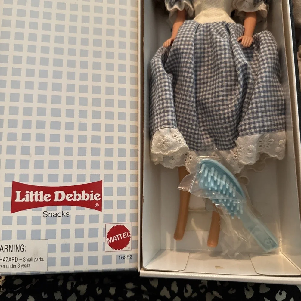 Little Debbie Collector's Edition Series III Barbie Doll‎ 1997 Missing Hat 4069